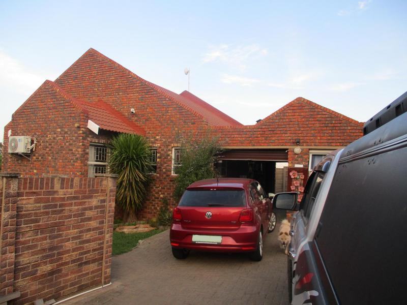 3 Bedroom Property for Sale in Langenhovenpark Free State